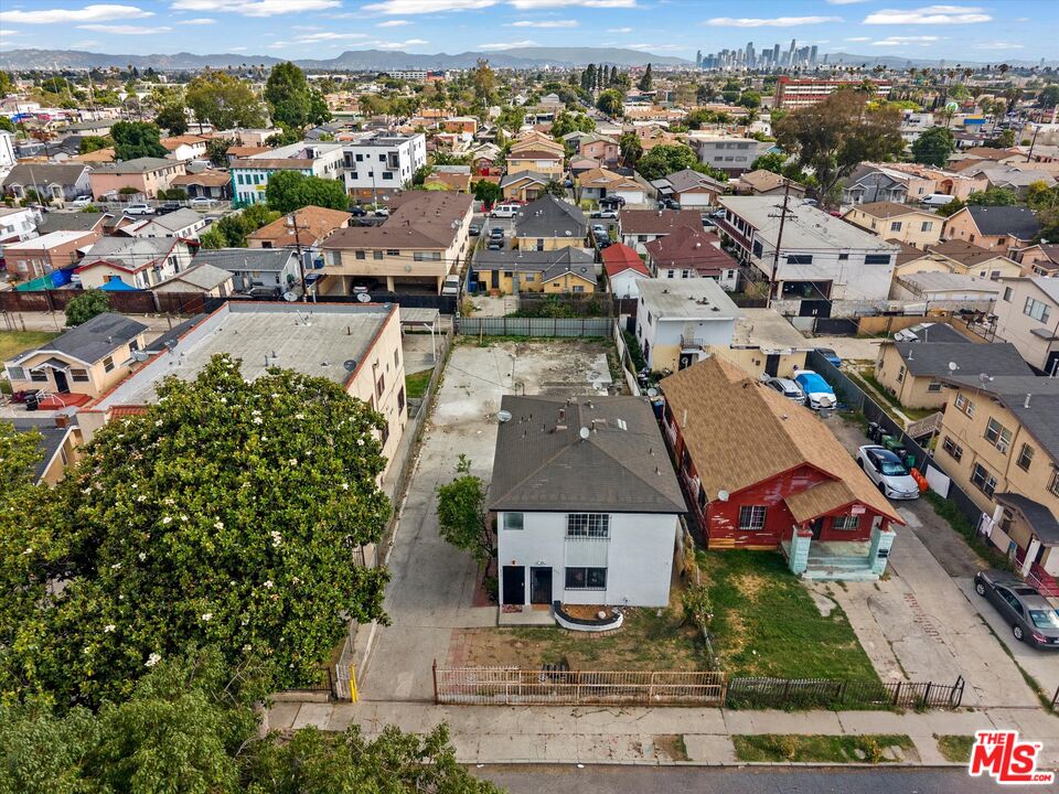 633 W 75th St