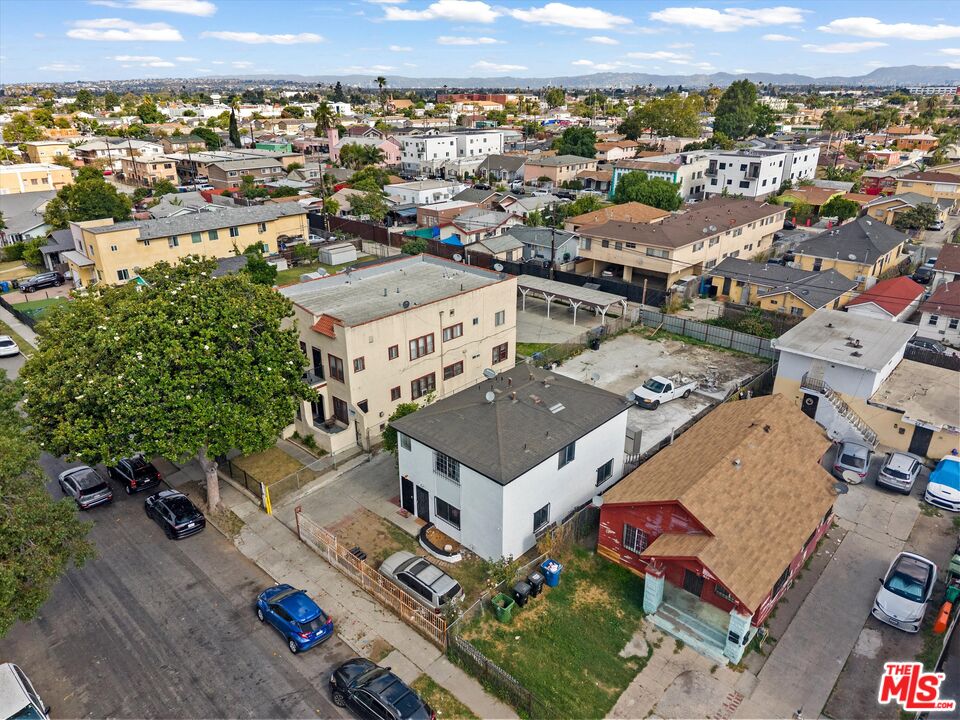633 W 75th St