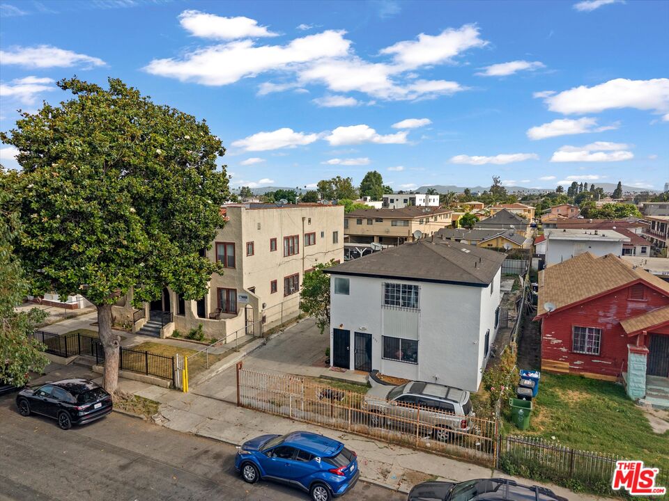 633 W 75th St