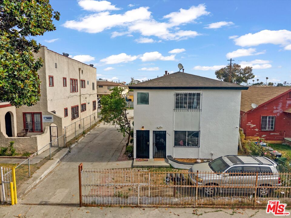 633 W 75th St