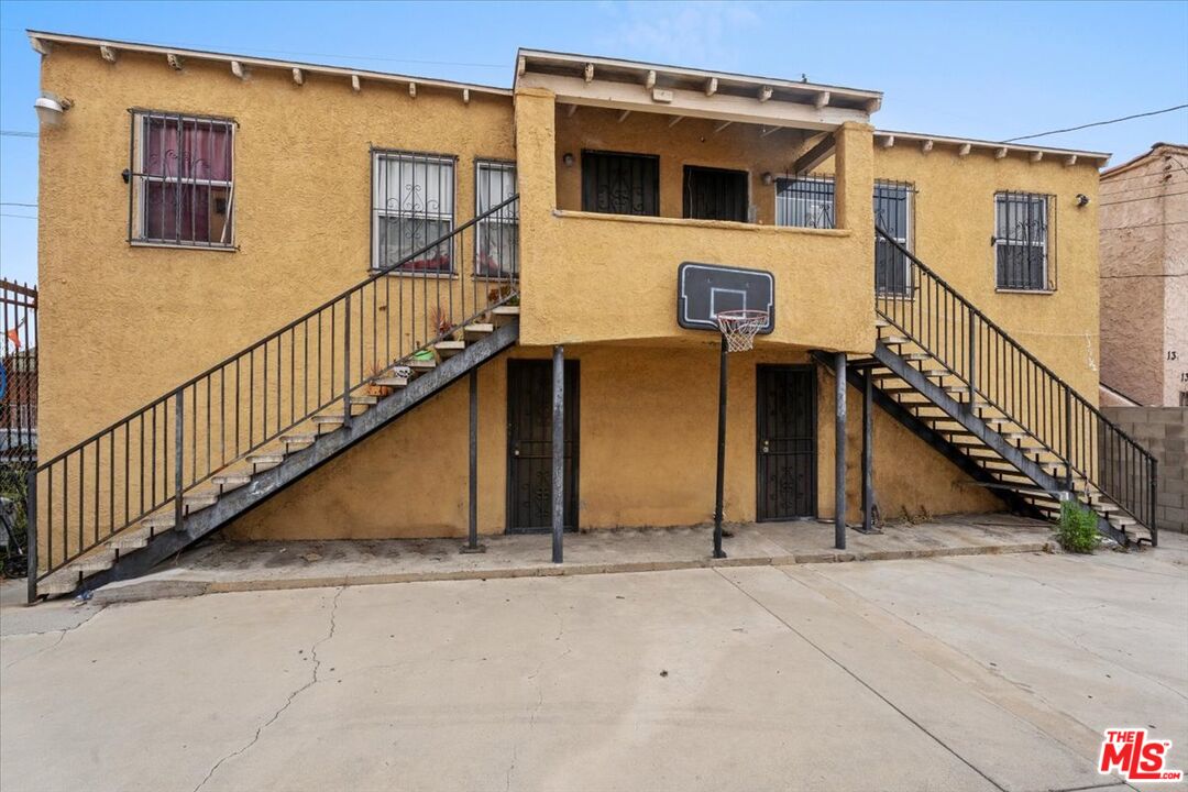 139 W Florence Ave