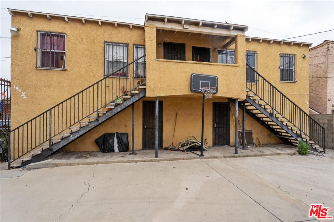 139 W Florence Ave