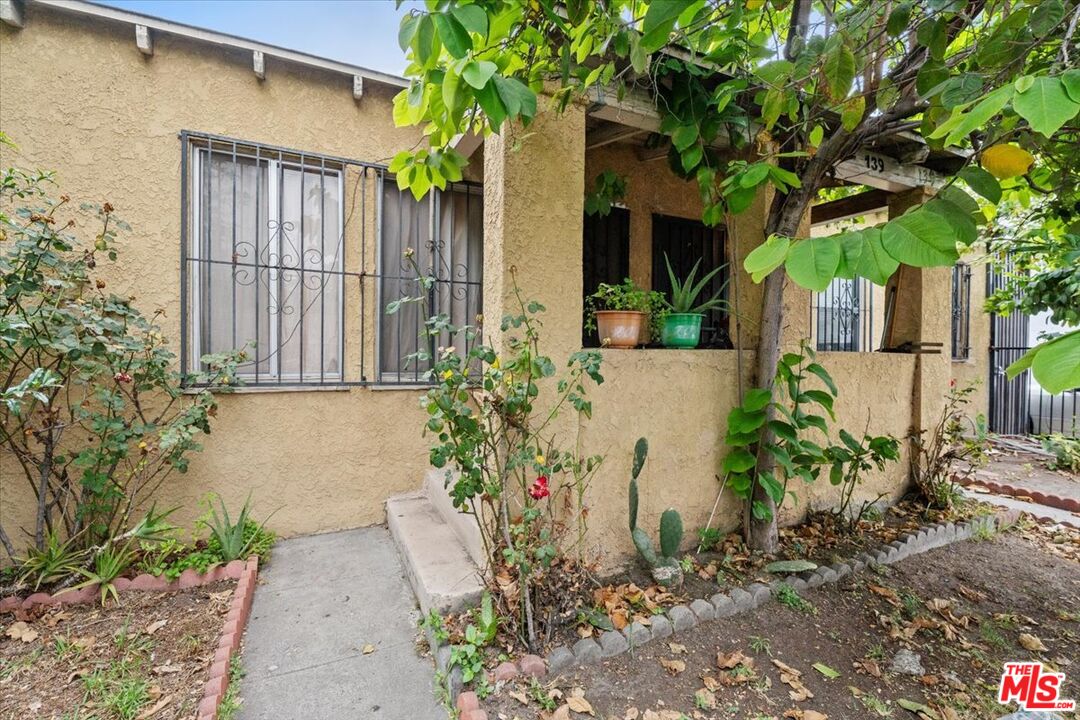 139 W Florence Ave