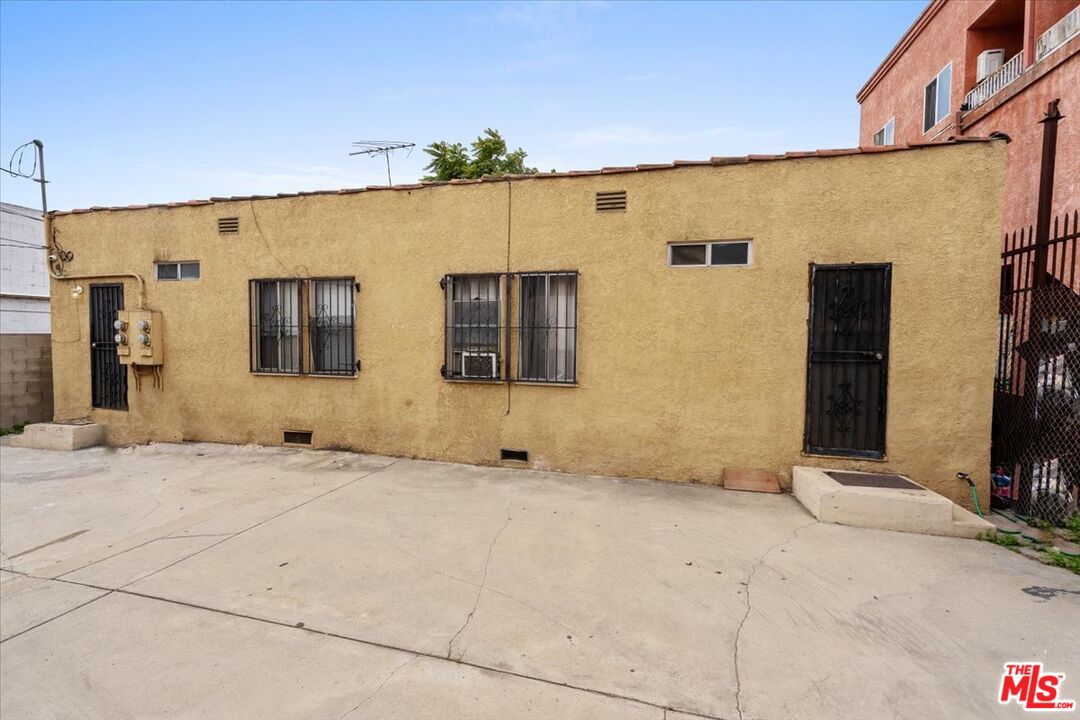 139 W Florence Ave