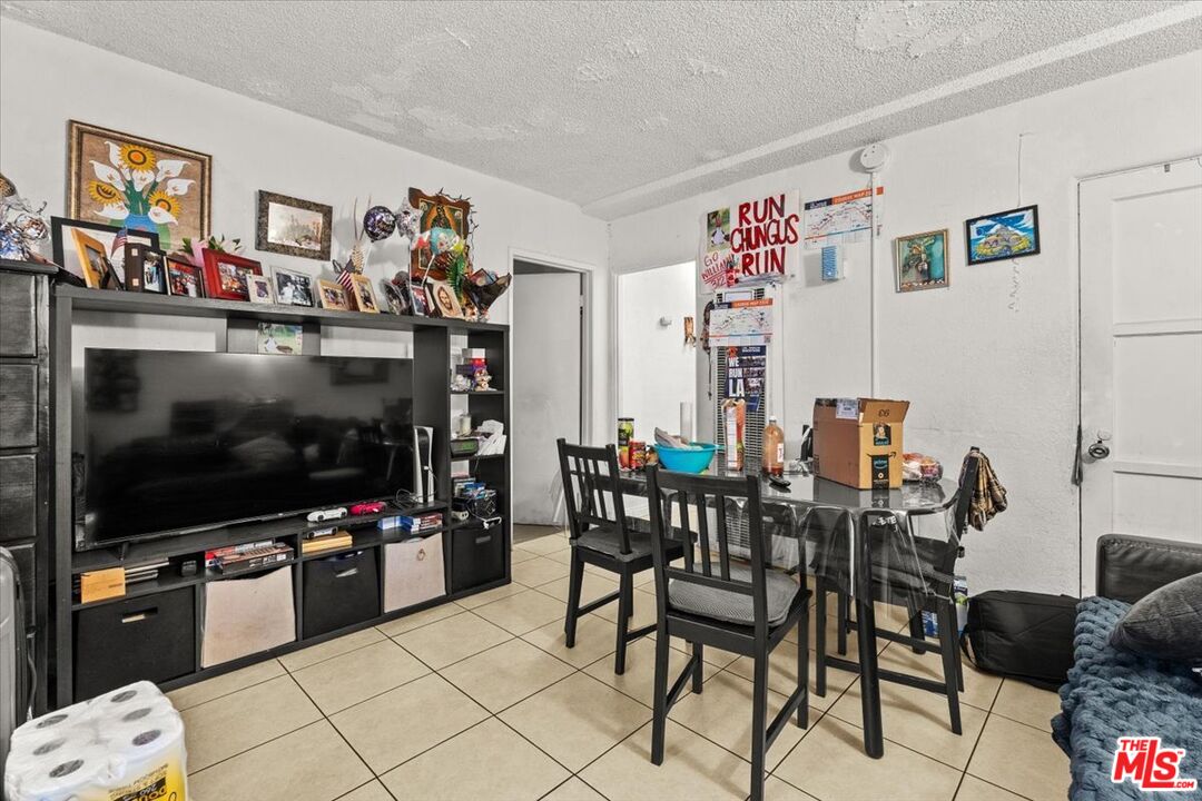 139 W Florence Ave