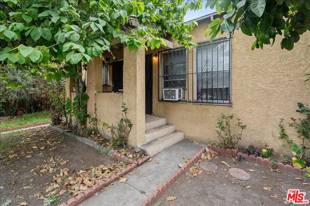 139 W Florence Ave
