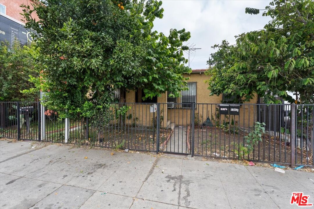 139 W Florence Ave