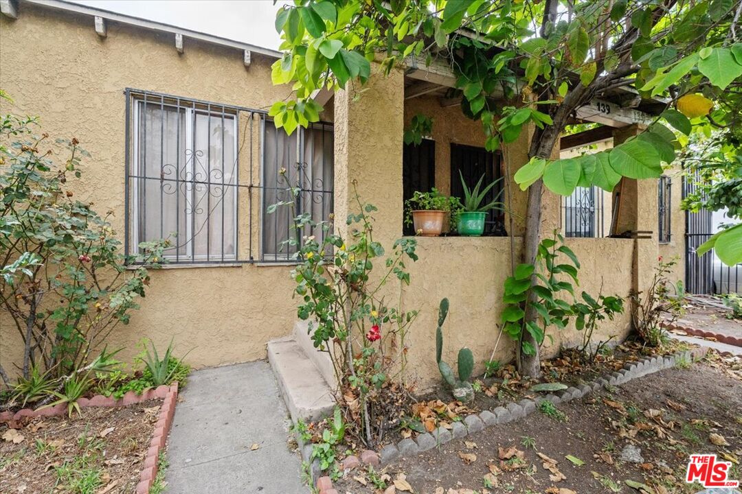 139 W Florence Ave