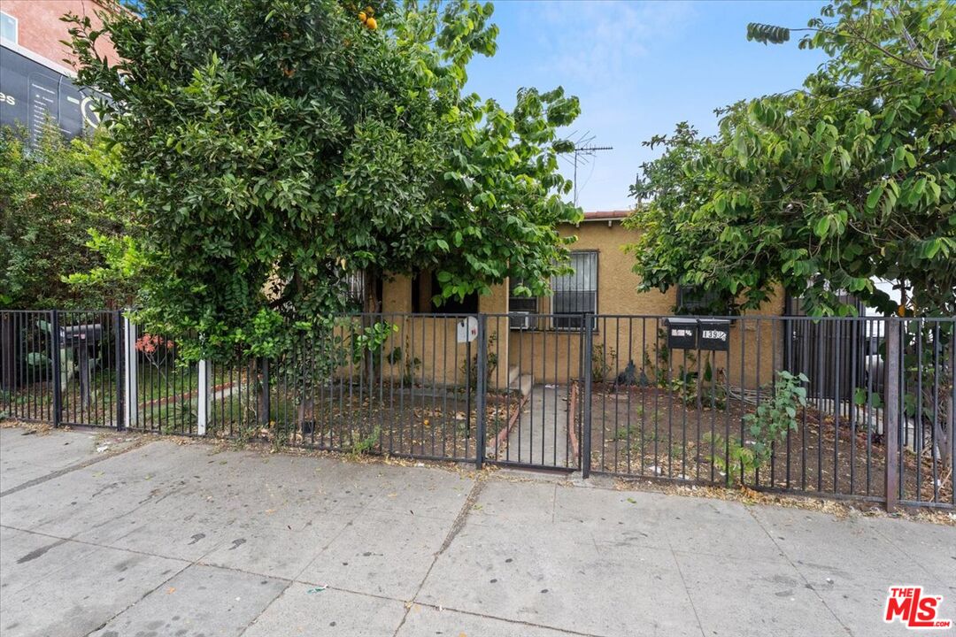 139 W Florence Ave