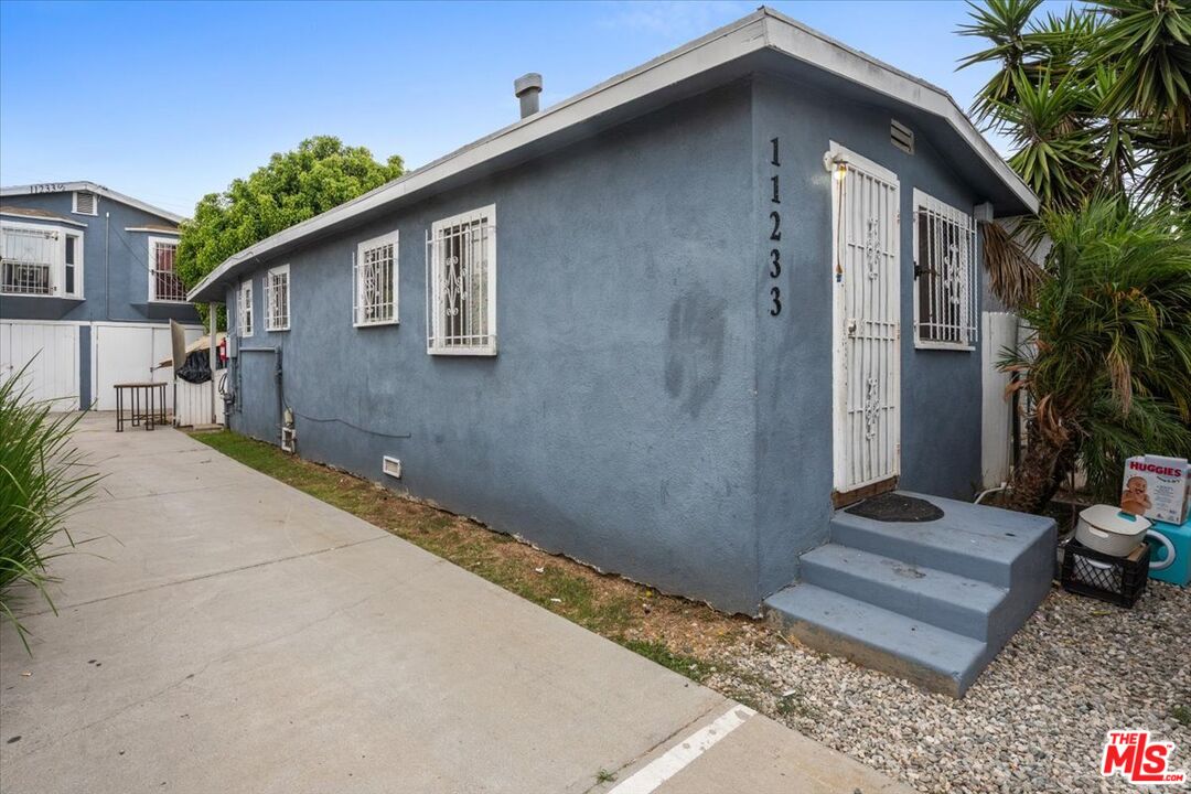 11233 Raymond Ave