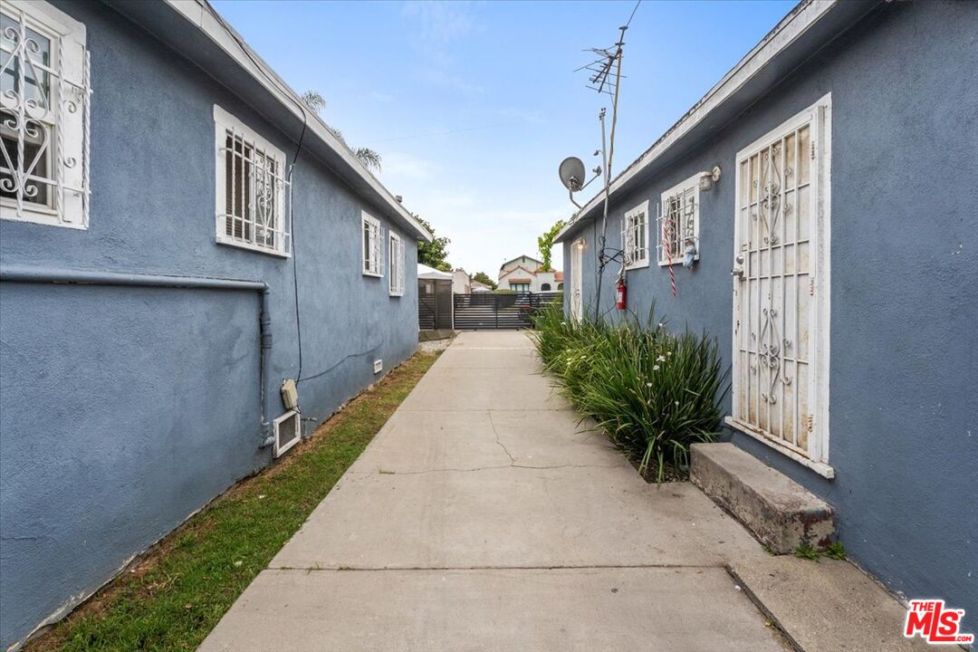 11233 Raymond Ave