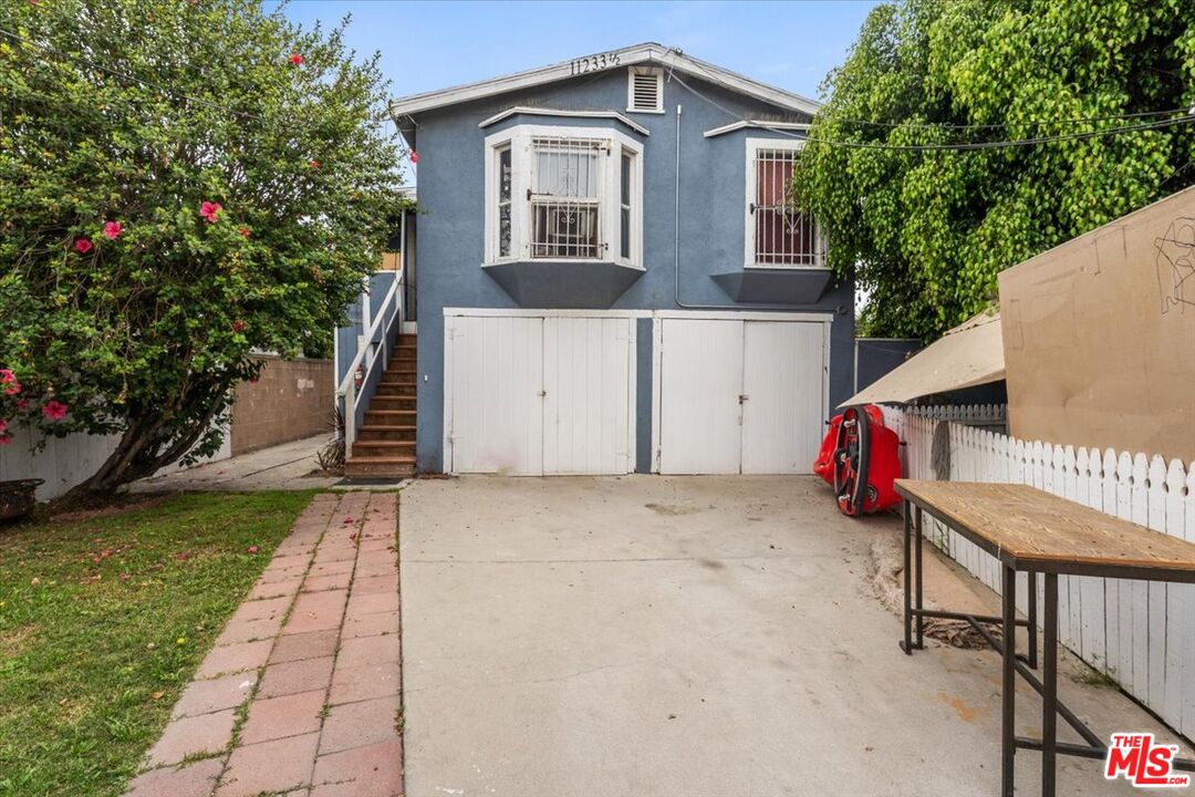 11233 Raymond Ave