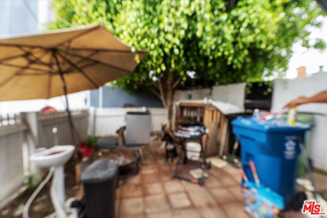 11233 Raymond Ave