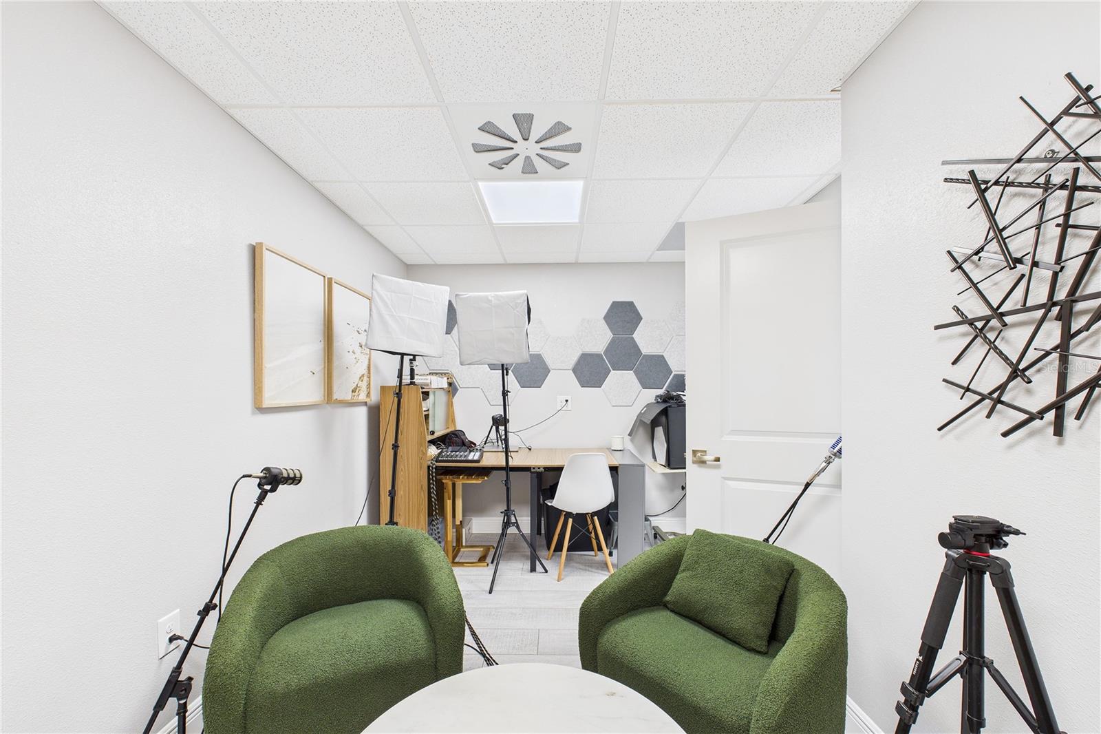 2955 PINEDA PLAZA WAY