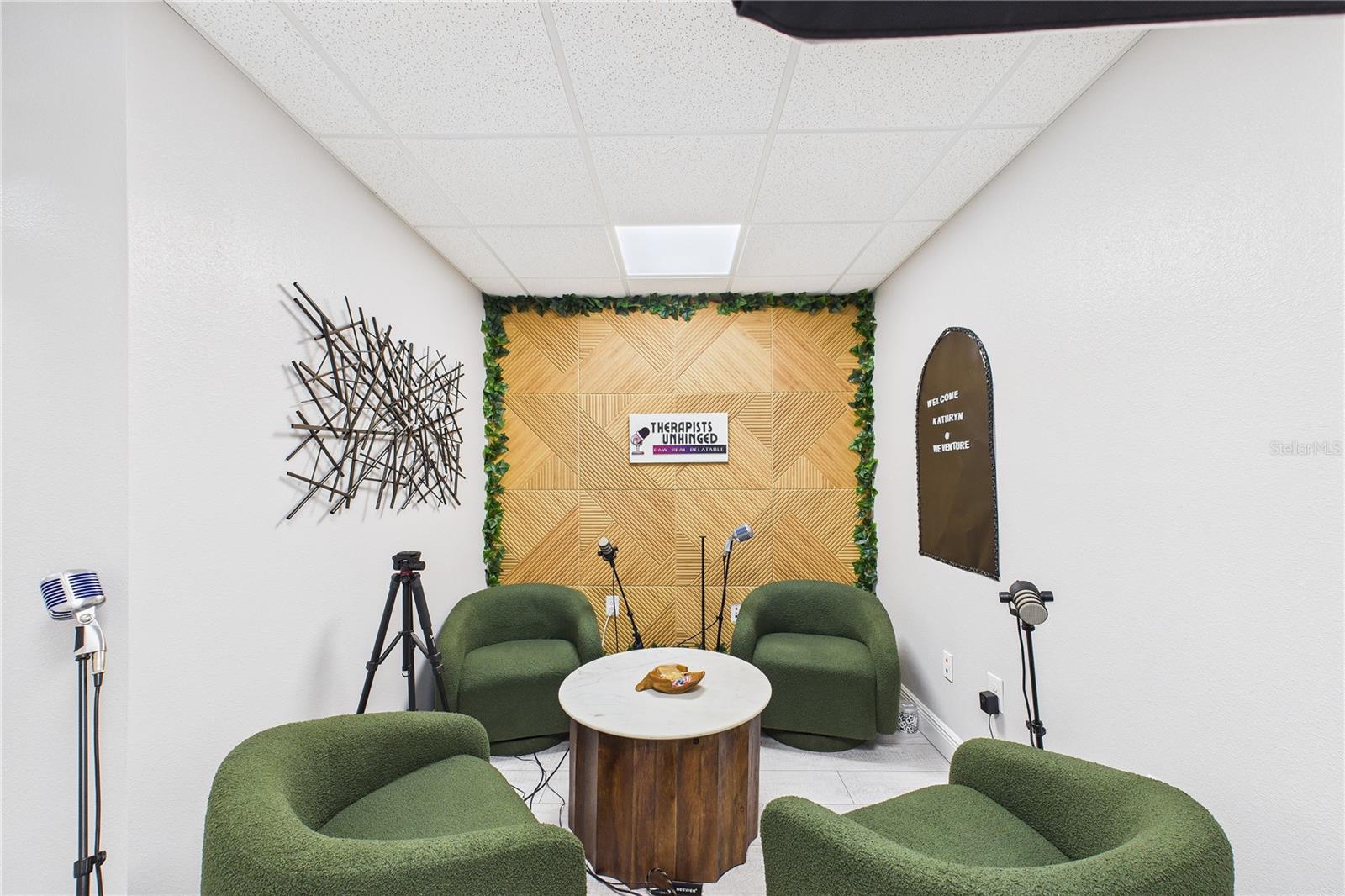 2955 PINEDA PLAZA WAY