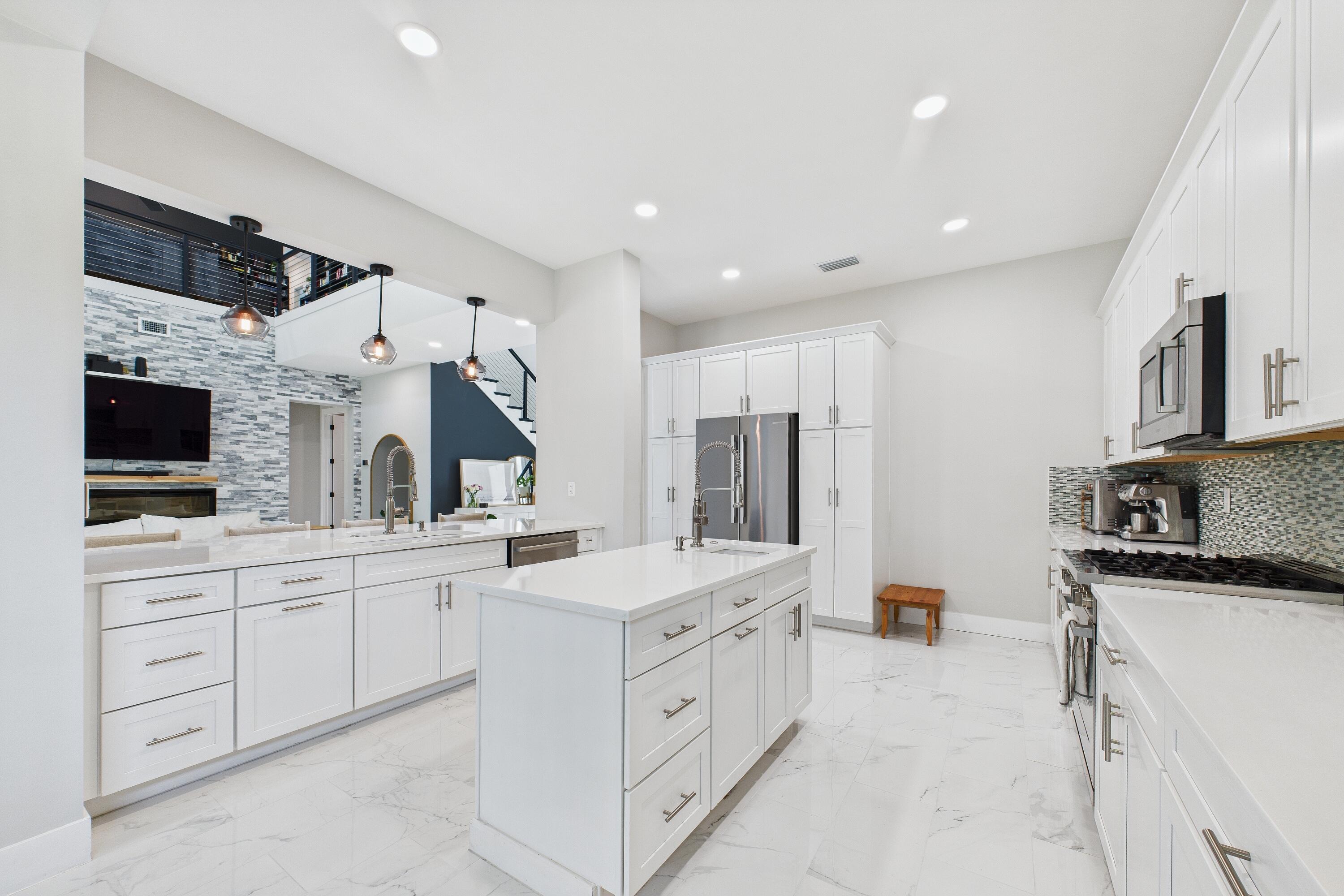 2345 N Riverside Drive