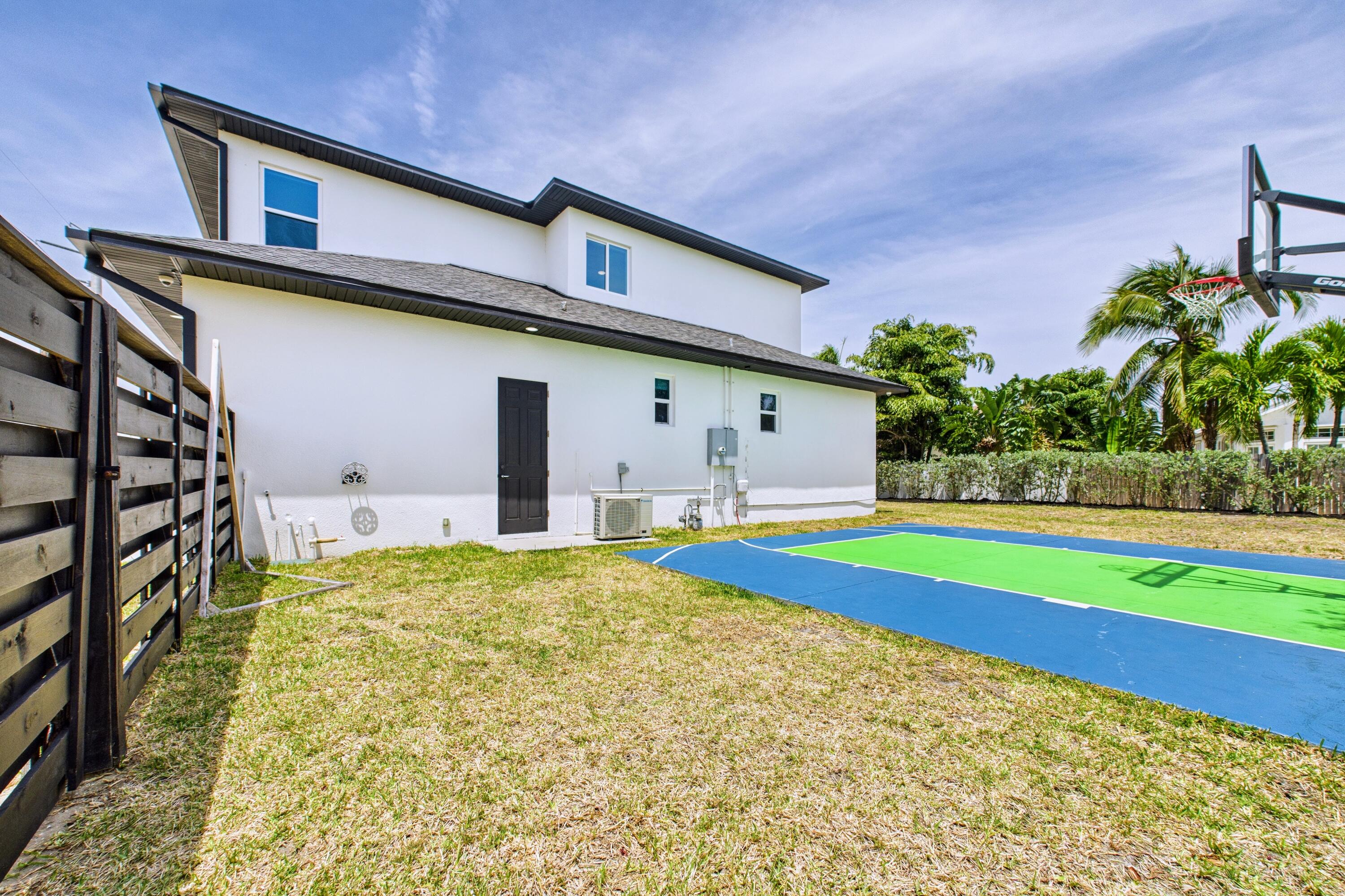 2345 N Riverside Drive