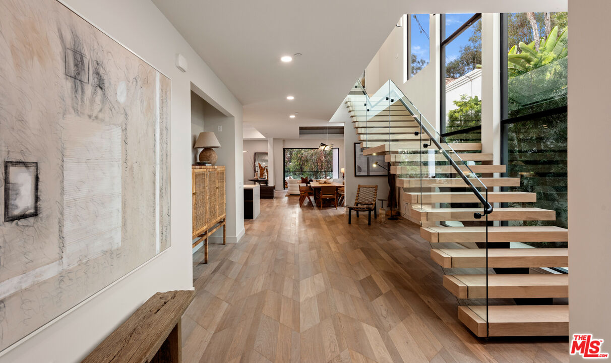 505 Barrington Ave Unit: 100