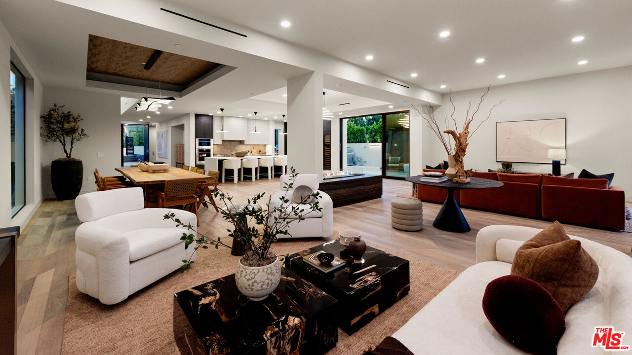 505 Barrington Ave Unit: 100