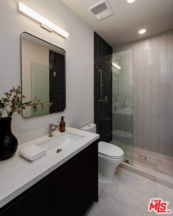 505 Barrington Ave Unit: 100