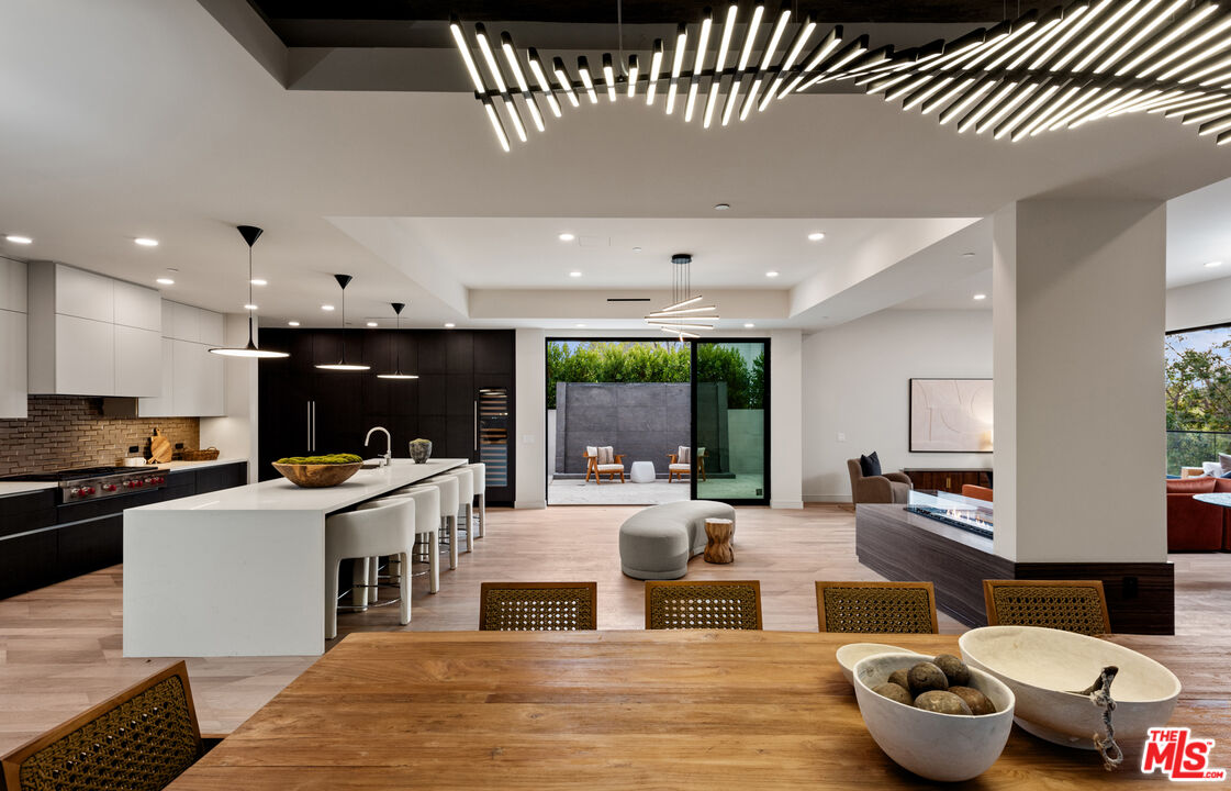 505 Barrington Ave Unit: 100