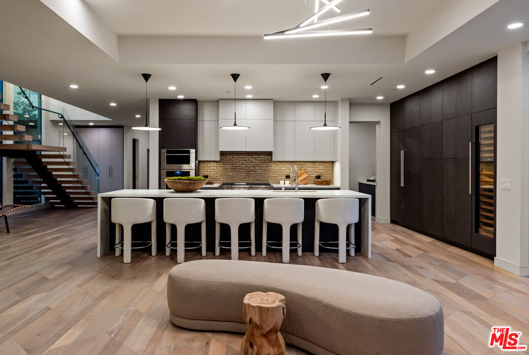505 Barrington Ave Unit: 100