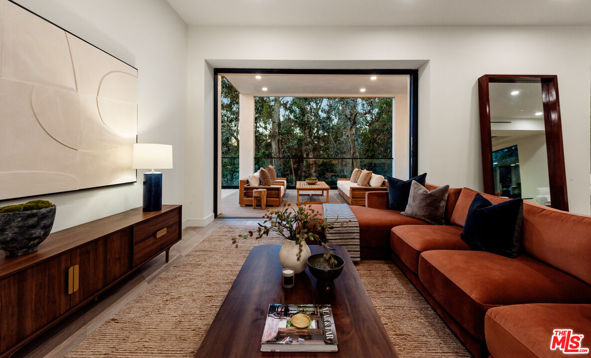505 Barrington Ave Unit: 100