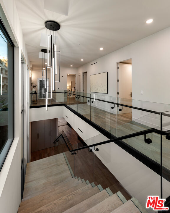 505 Barrington Ave Unit: 100