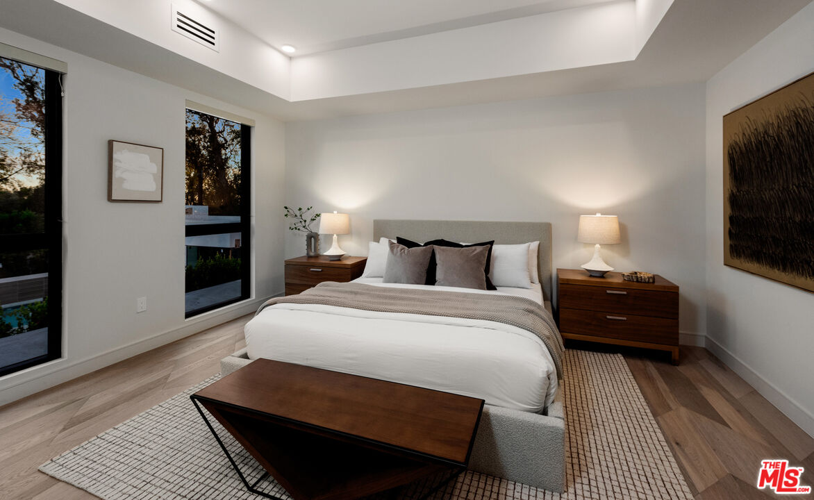 505 Barrington Ave Unit: 100