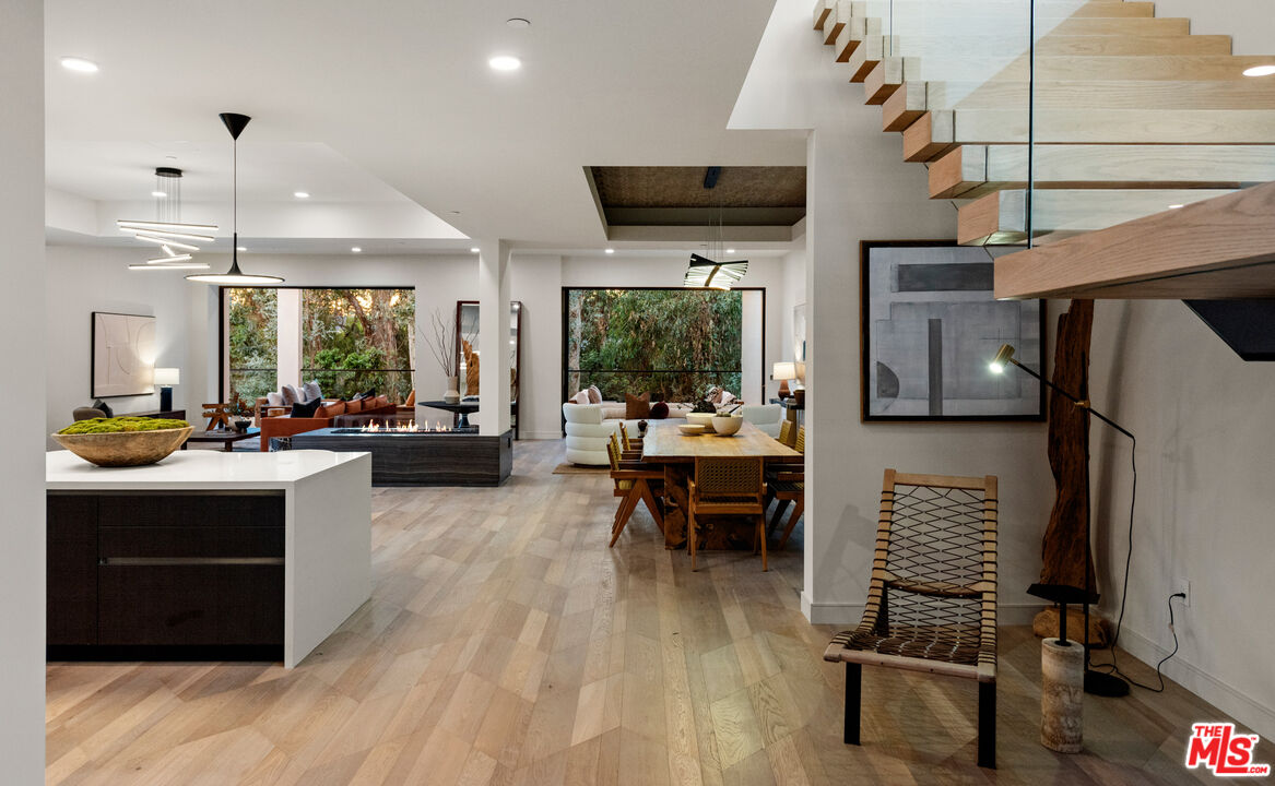 505 Barrington Ave Unit: 100