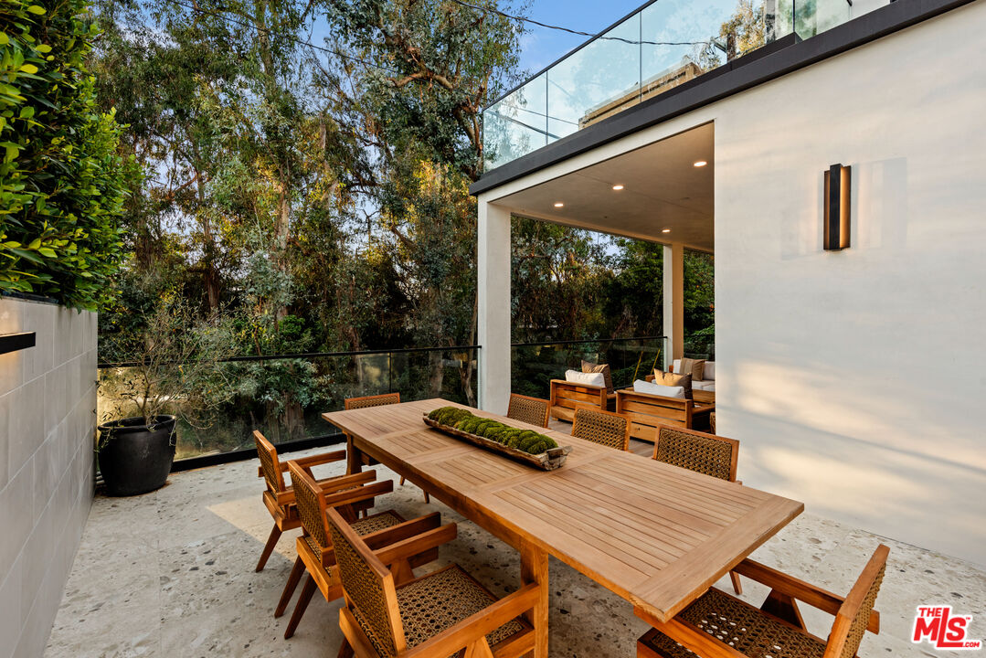 505 Barrington Ave Unit: 100