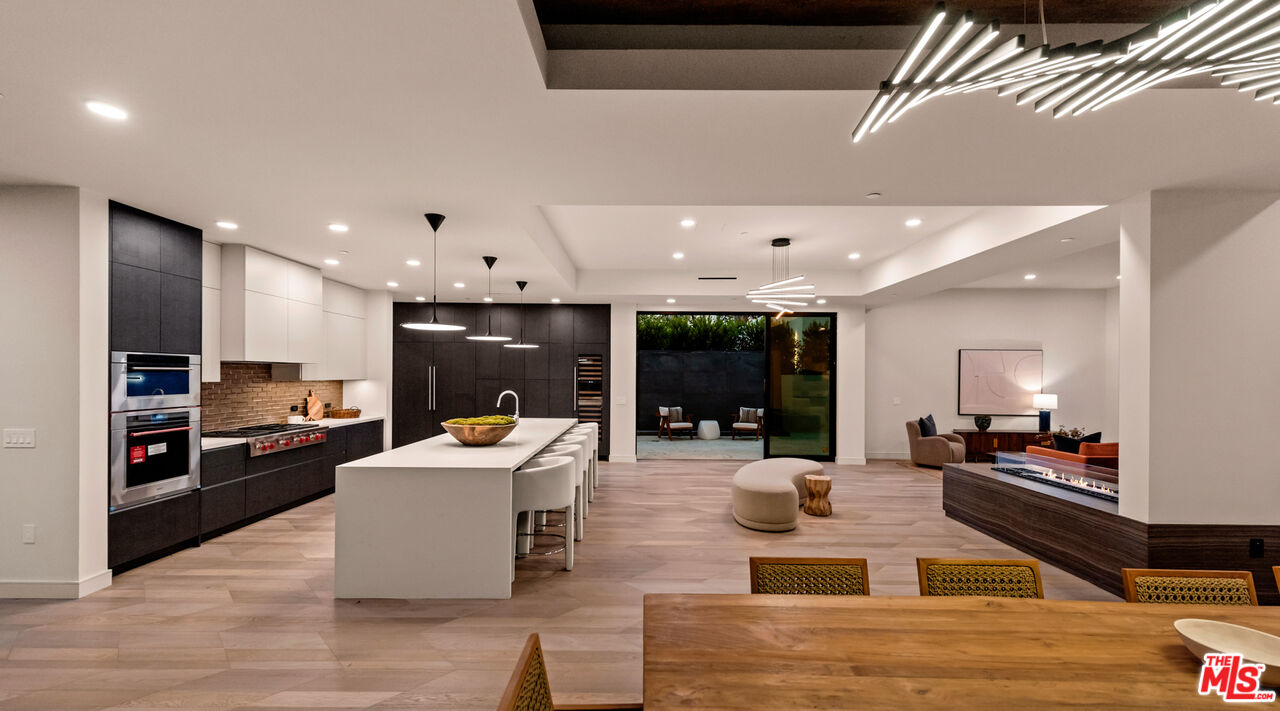 505 Barrington Ave Unit: 100
