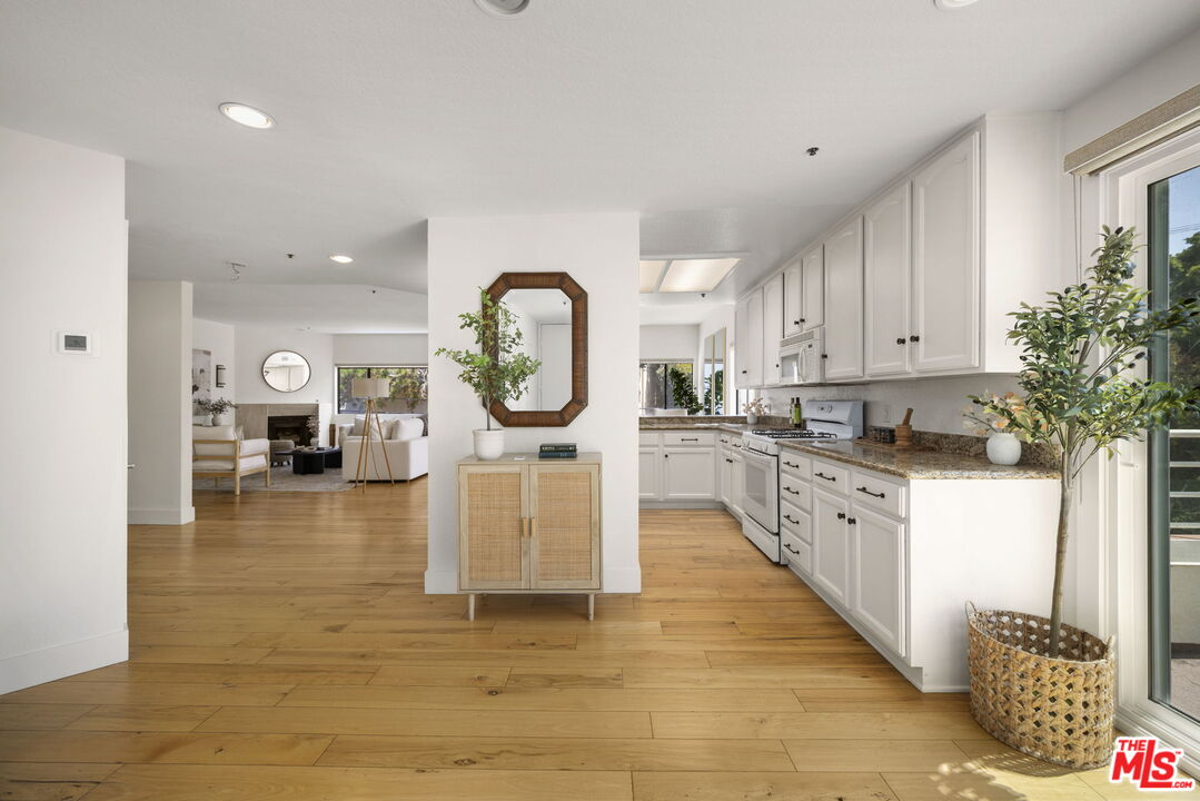 1722 Malcolm Ave Unit: 405