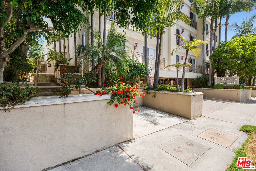 1722 Malcolm Ave Unit: 405