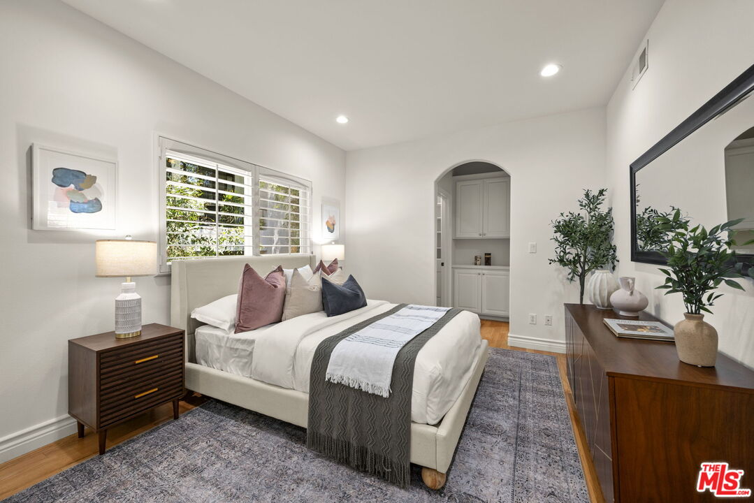 640 N Sweetzer Ave Unit: 8