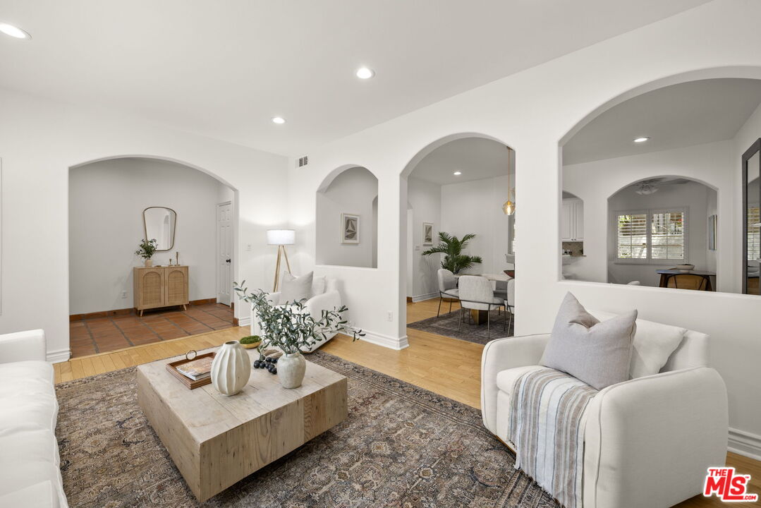 640 N Sweetzer Ave Unit: 8