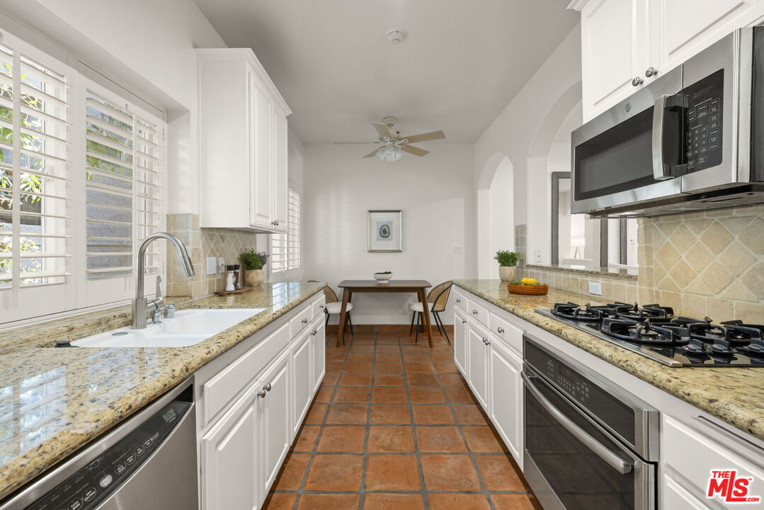640 N Sweetzer Ave Unit: 8