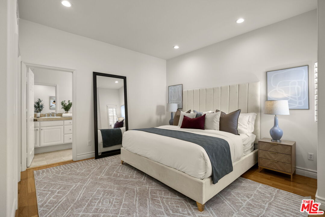 640 N Sweetzer Ave Unit: 8