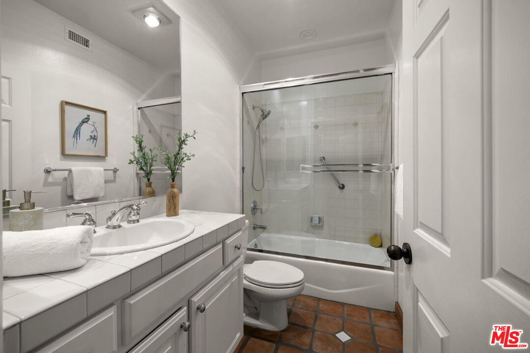 640 N Sweetzer Ave Unit: 8