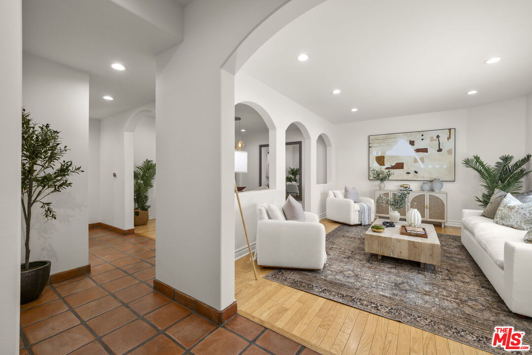 640 N Sweetzer Ave Unit: 8