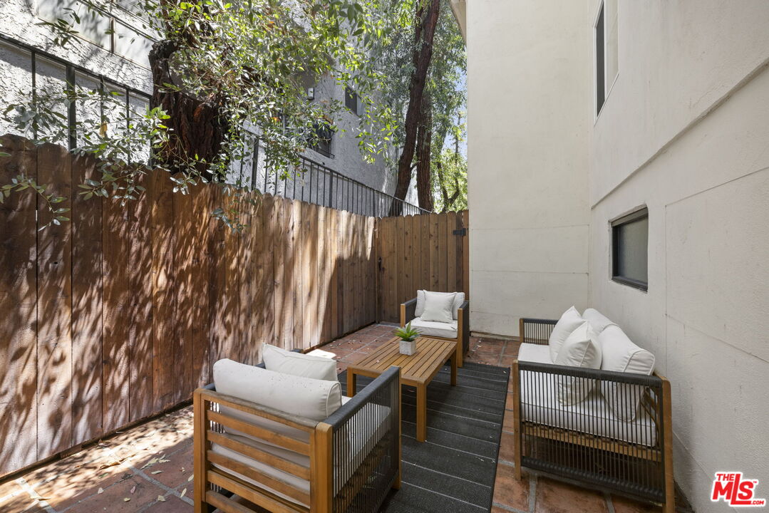640 N Sweetzer Ave Unit: 8
