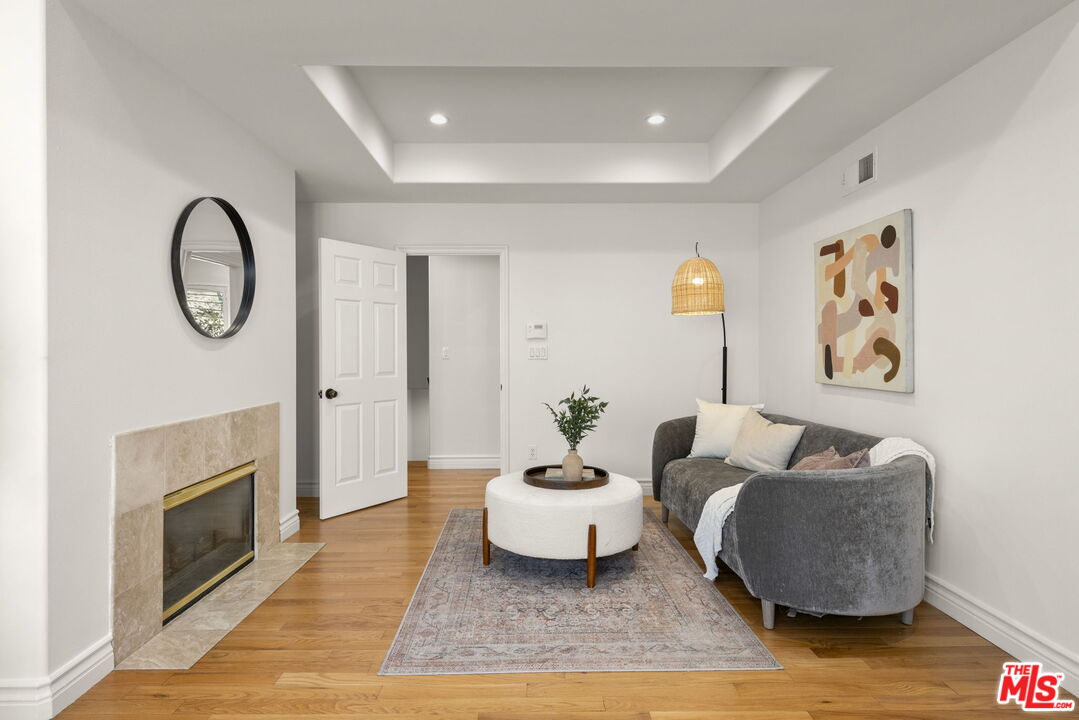 640 N Sweetzer Ave Unit: 8