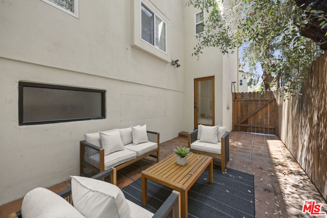 640 N Sweetzer Ave Unit: 8