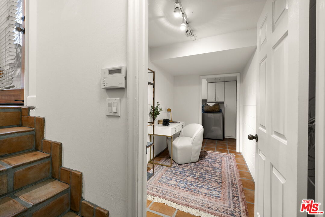 640 N Sweetzer Ave Unit: 8