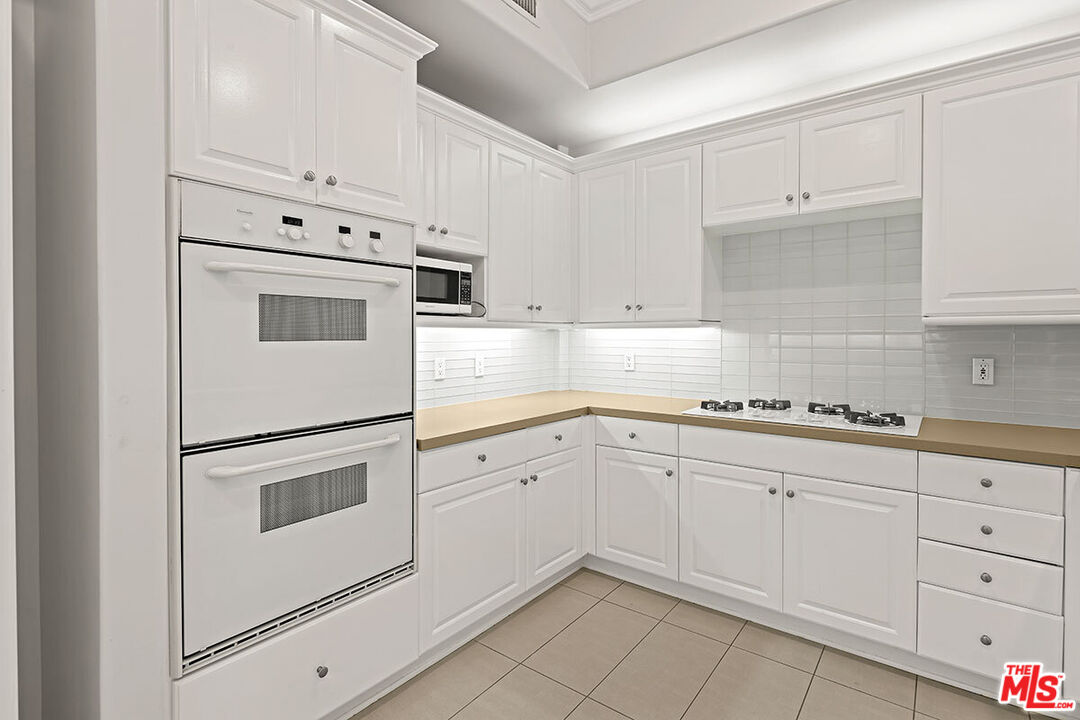 11500 San Vicente Blvd Unit: 220