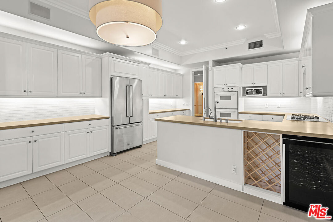 11500 San Vicente Blvd Unit: 220