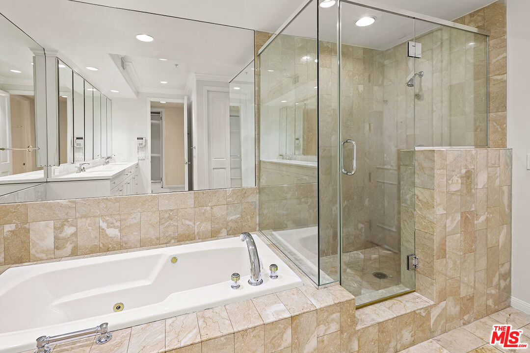 11500 San Vicente Blvd Unit: 220