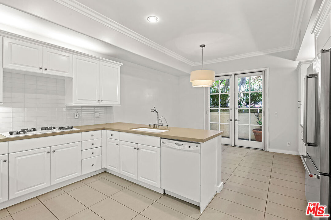 11500 San Vicente Blvd Unit: 220
