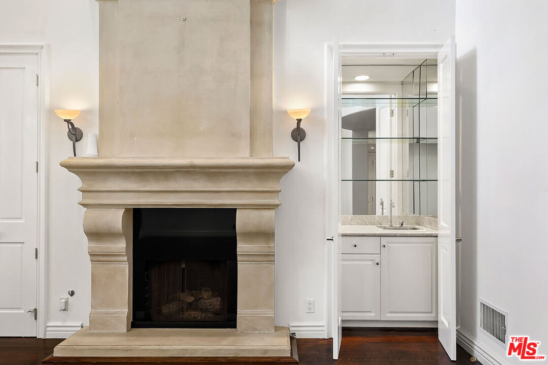 11500 San Vicente Blvd Unit: 220