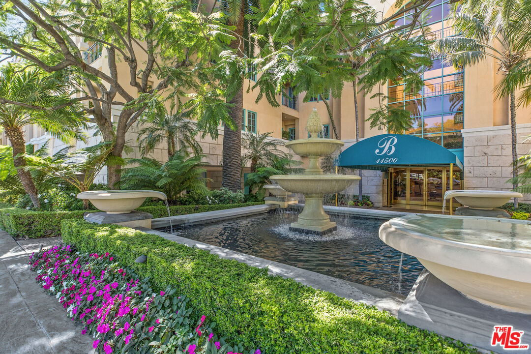 11500 San Vicente Blvd Unit: 220